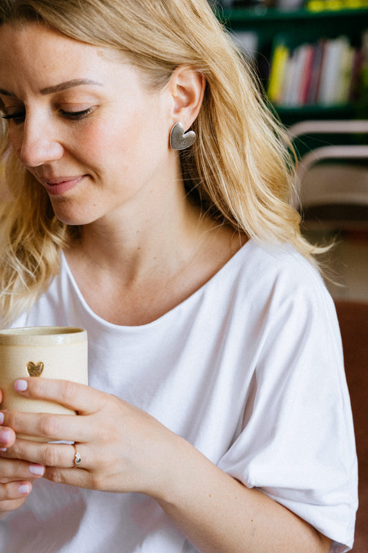Le Crush argent mat — Boucles d’oreilles cœur 🩶🩶