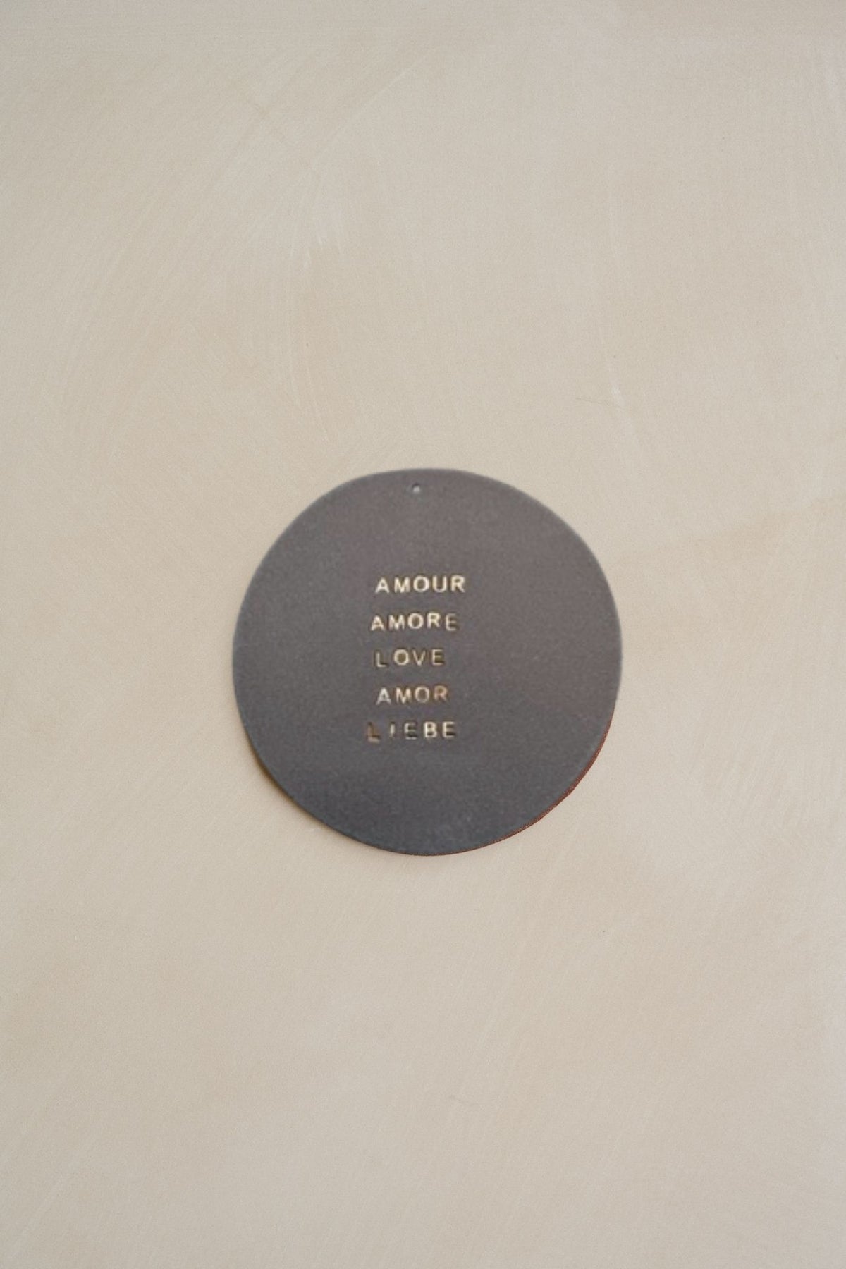 Plaquette décorative “AMOUR AMORE LOVE AMOR LIEBE”