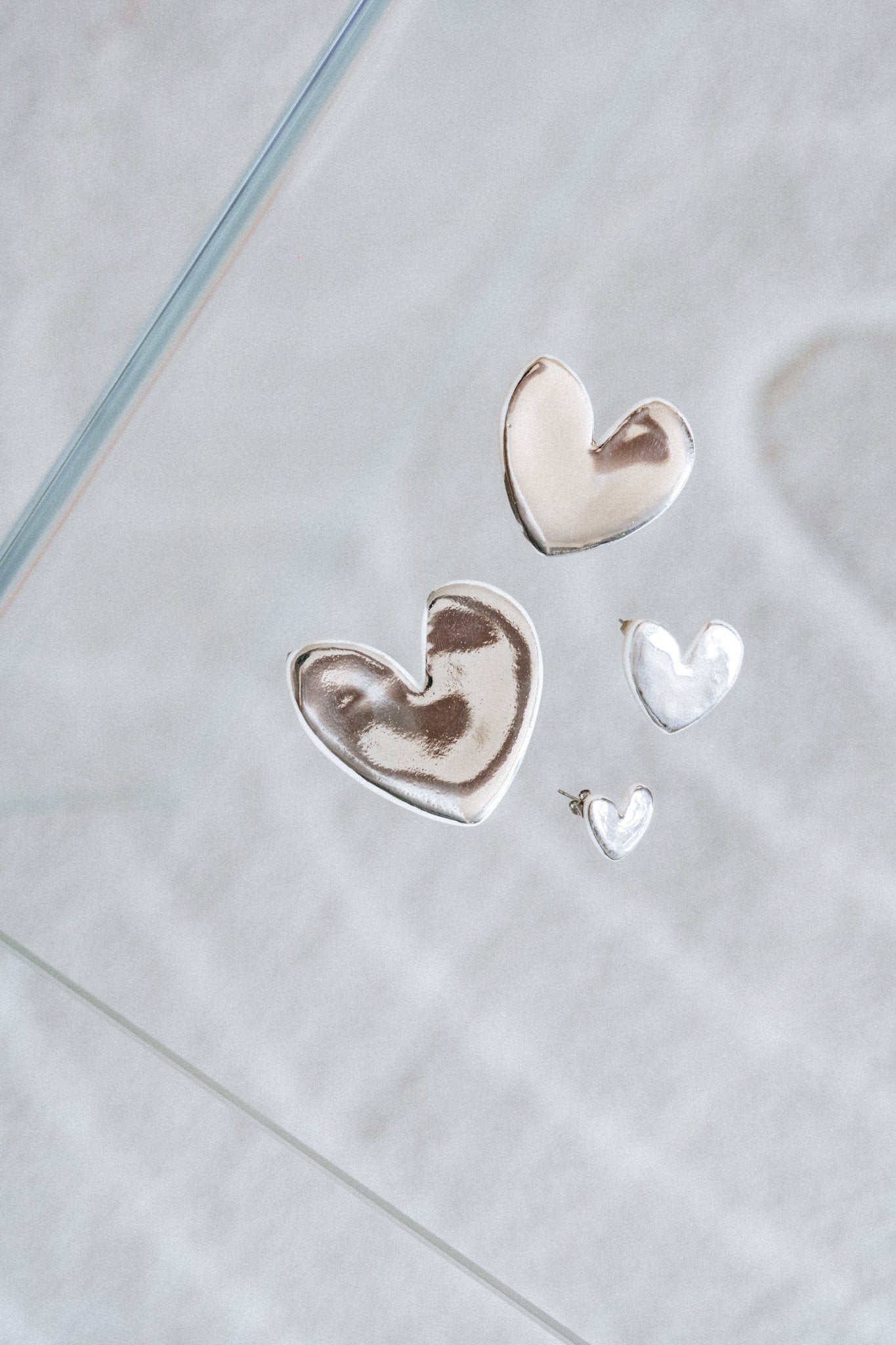 Le Crush argent brillant — Boucles d’oreilles cœur 🩶🩶