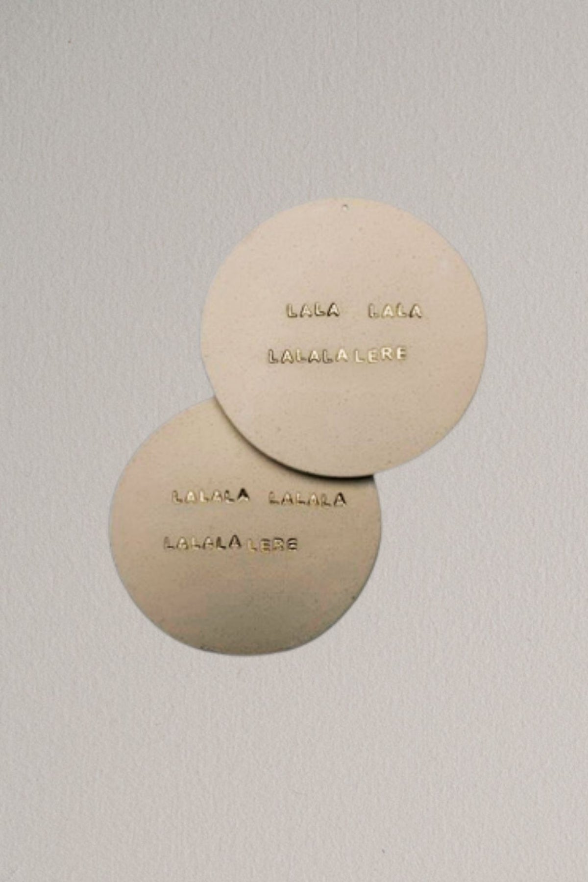 Plaquette décorative “LALALALA LALALAL LALALALERE”
